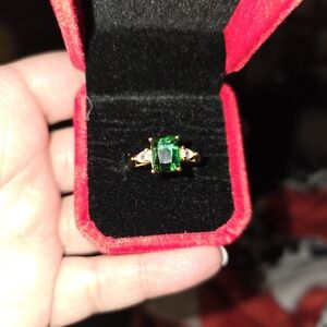 Brand new emerald ring
